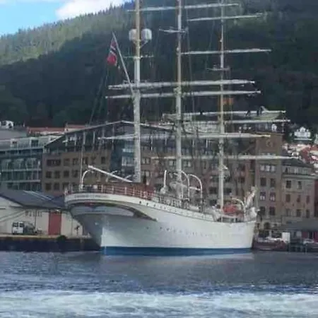 Hel I Med Flott Utsikt Og 4 Soverom Берген