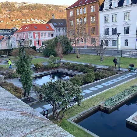Hel I Med Flott Utsikt Og 4 Soverom Берген